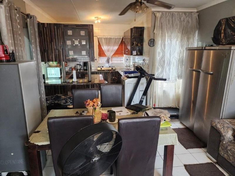 Townhouse For Sale in Glen Marais, Kempton Park - Photo 4