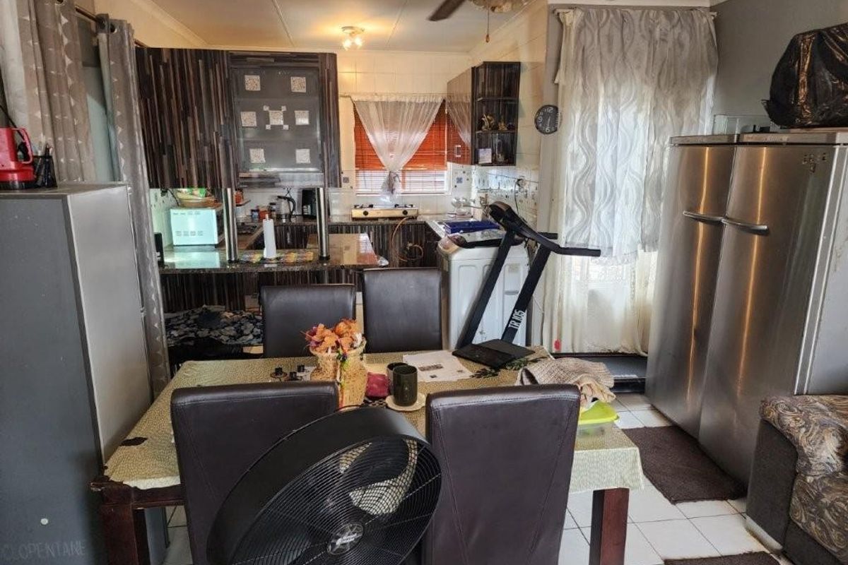 Townhouse For Sale in Glen Marais, Kempton Park - Photo 4