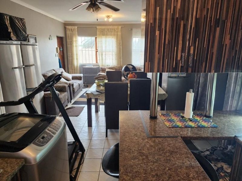 Townhouse For Sale in Glen Marais, Kempton Park - Photo 5