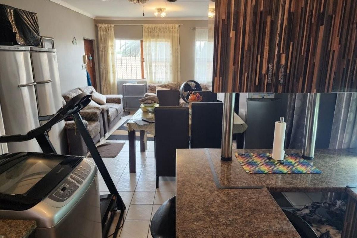 Townhouse For Sale in Glen Marais, Kempton Park - Photo 5