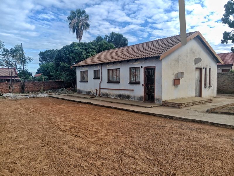 INVESTOR’S FIXER-UPPER OPPORTUNITY IN LEBANON, MABOPANE - Photo 8