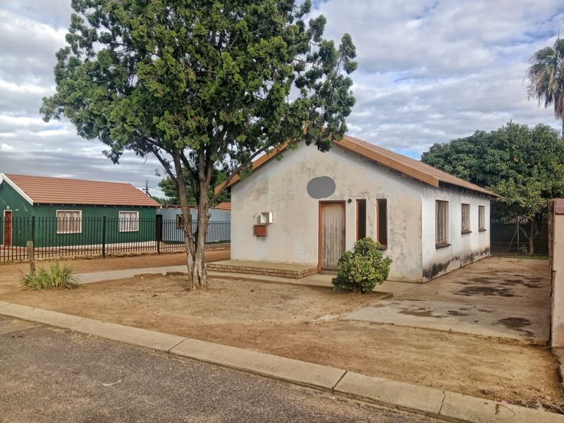 INVESTOR’S FIXER-UPPER OPPORTUNITY IN LEBANON, MABOPANE - Photo 3