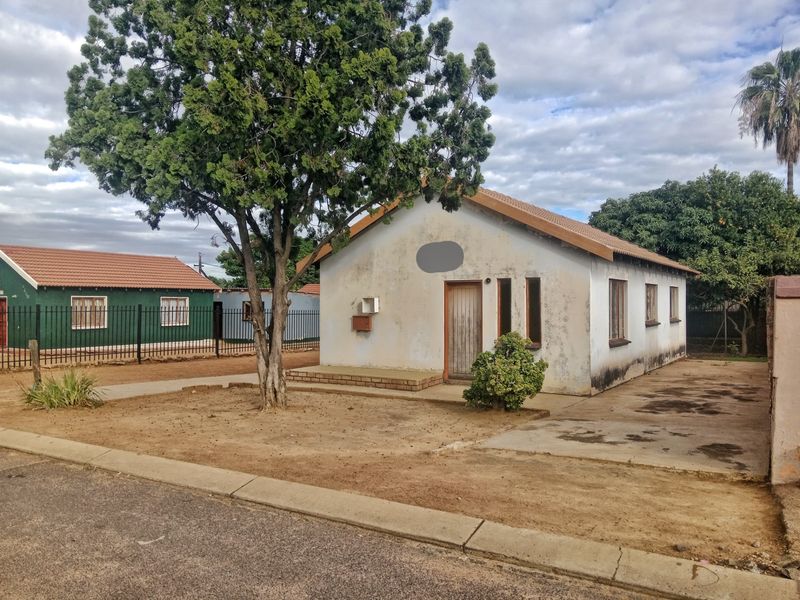 INVESTOR’S FIXER-UPPER OPPORTUNITY IN LEBANON, MABOPANE - Photo 4