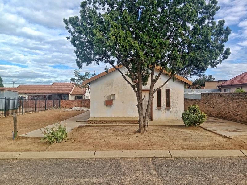 INVESTOR’S FIXER-UPPER OPPORTUNITY IN LEBANON, MABOPANE - Photo 5