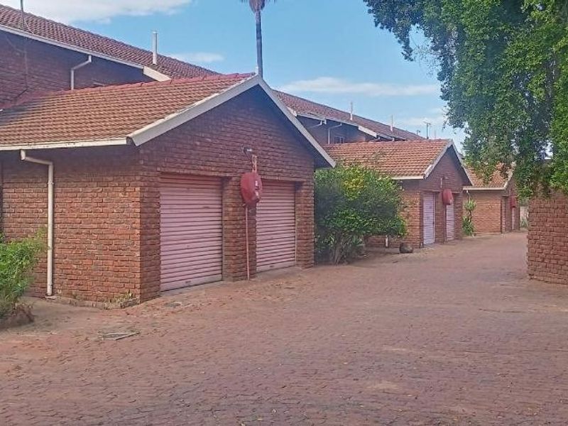 2 bedroom Apartment in Silverton, Pretoria - Photo 1