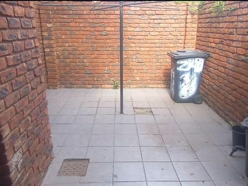 2 bedroom Apartment in Silverton, Pretoria - Photo 3