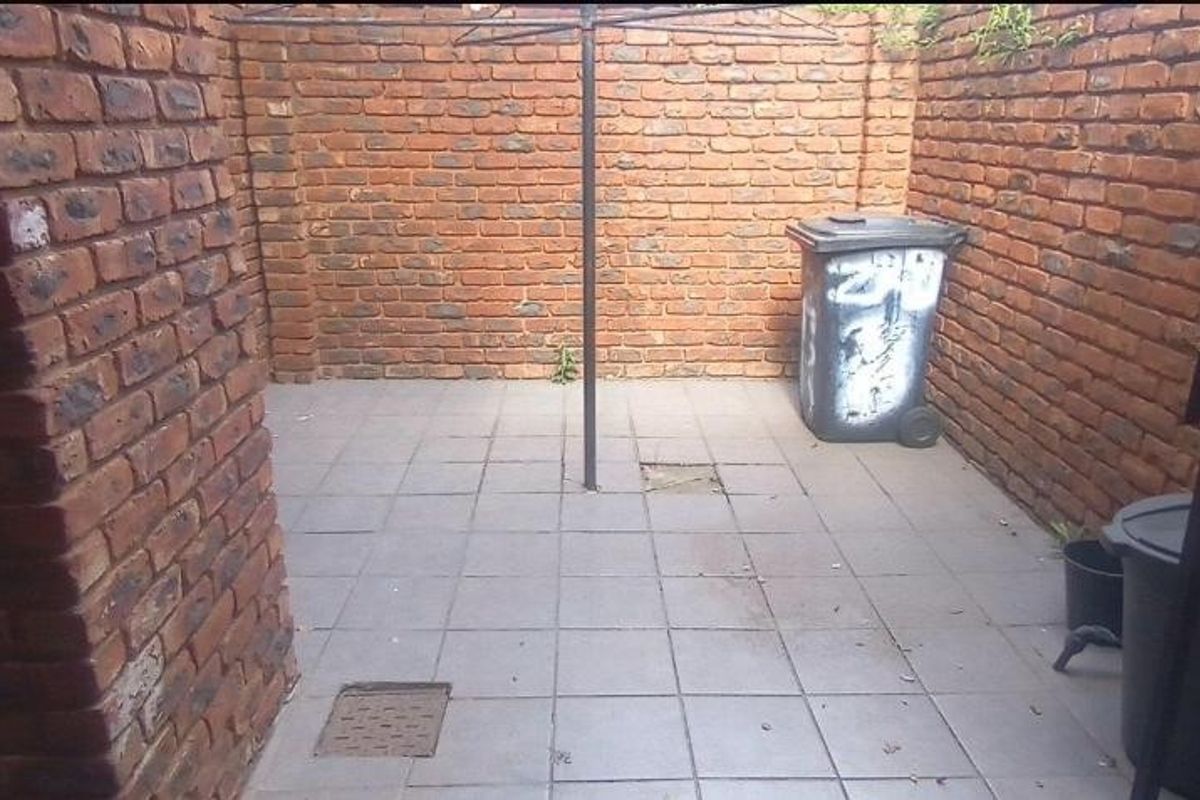 2 bedroom Apartment in Silverton, Pretoria - Photo 3