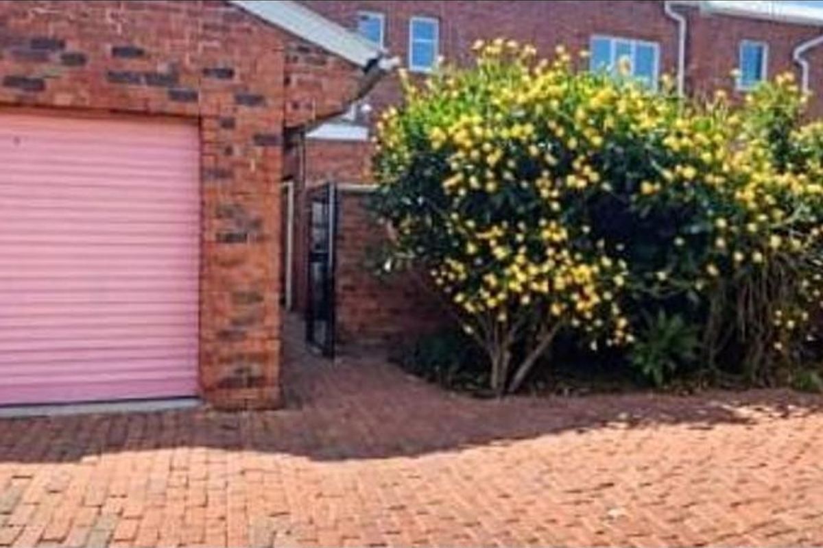 2 bedroom Apartment in Silverton, Pretoria - Photo 2