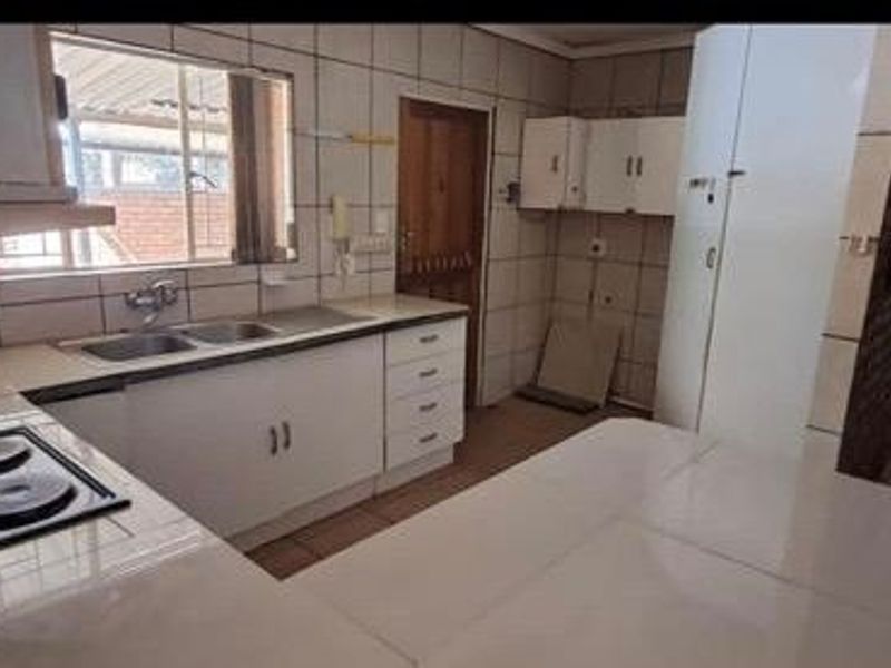 Townhouse For Sale in Bergsig, Heidelberg - Photo 3