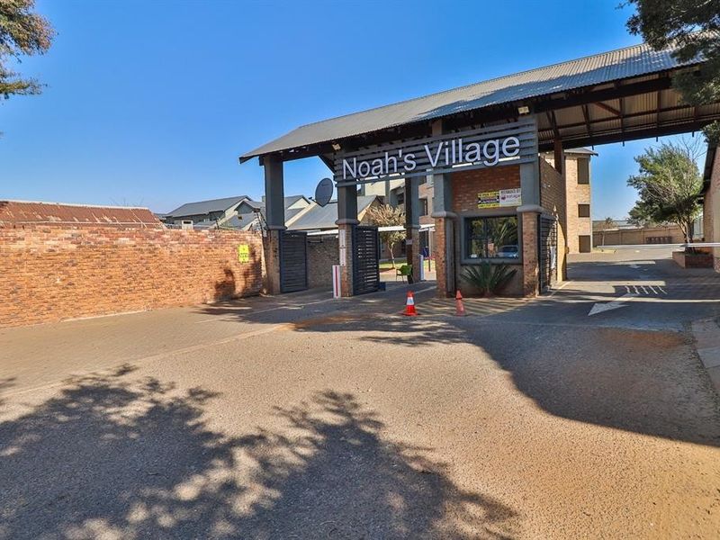Apartment For Sale in Pomona AH, Kempton Park - Photo 1