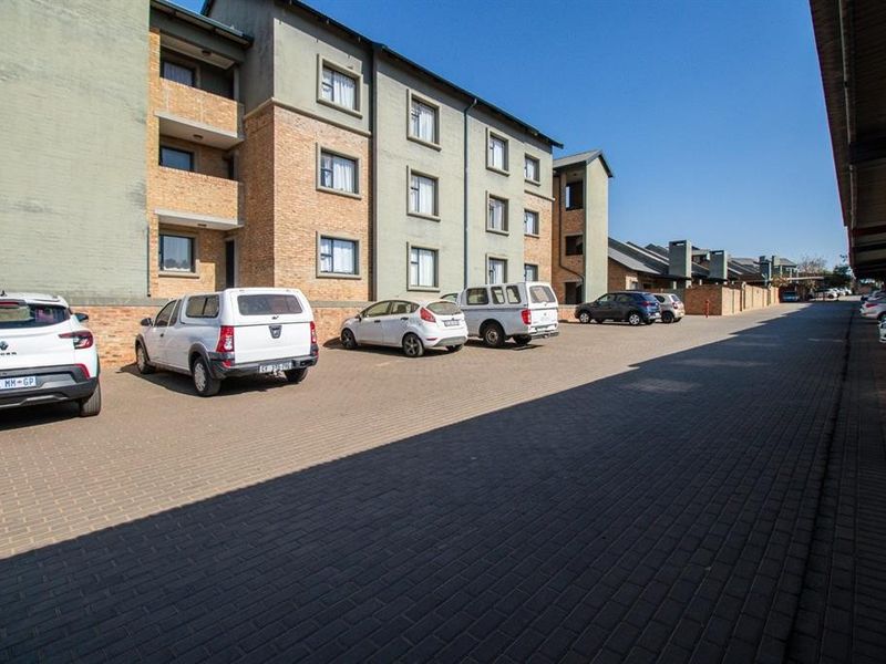 Apartment For Sale in Pomona AH, Kempton Park - Photo 5