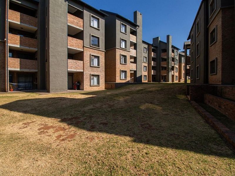 Apartment For Sale in Pomona AH, Kempton Park - Photo 6