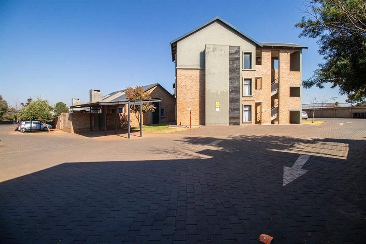 Apartment For Sale in Pomona AH, Kempton Park - Photo 3