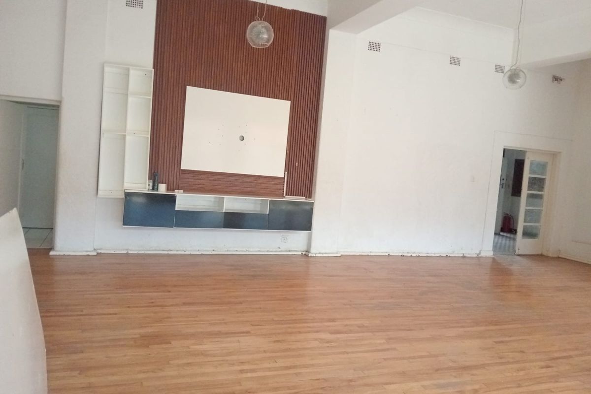4 Bedroom Ground Floor Apartment for Rental in West Turffontein, Johannesburg - Photo 4