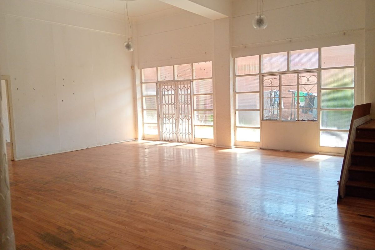 4 Bedroom Ground Floor Apartment for Rental in West Turffontein, Johannesburg - Photo 5