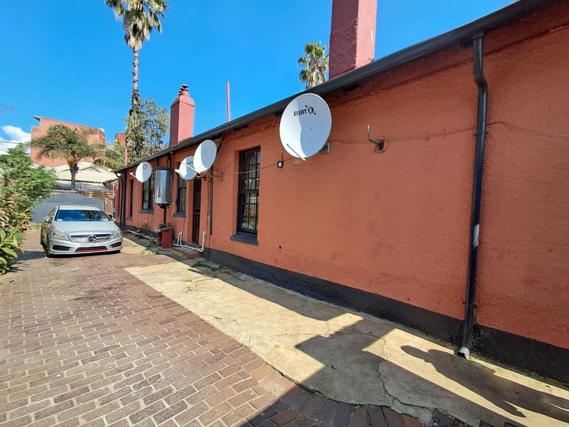 House For Sale in Yeoville, Johannesburg - Photo 1