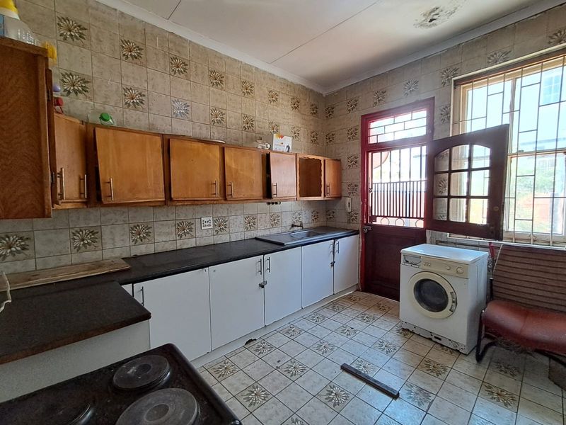 House For Sale in Yeoville, Johannesburg - Photo 4