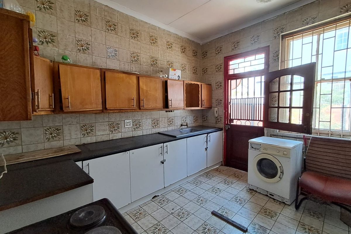 House For Sale in Yeoville, Johannesburg - Photo 4
