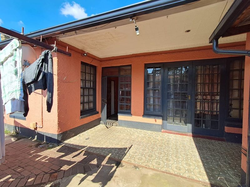 House For Sale in Yeoville, Johannesburg - Photo 2