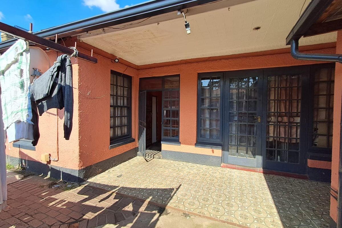House For Sale in Yeoville, Johannesburg - Photo 2