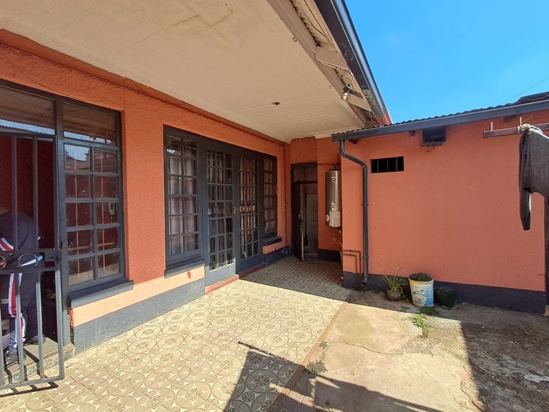 House For Sale in Yeoville, Johannesburg - Photo 3