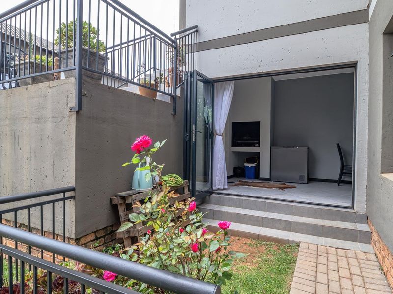 Townhouse For Sale in Brentwood Park AH, Benoni - Photo 1