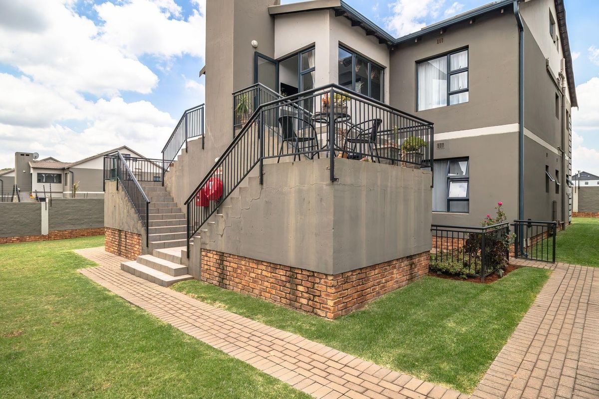 Townhouse For Sale in Brentwood Park AH, Benoni - Photo 3