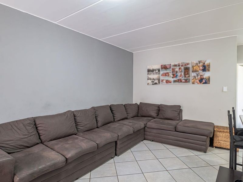 Townhouse For Sale in Brentwood Park AH, Benoni - Photo 8