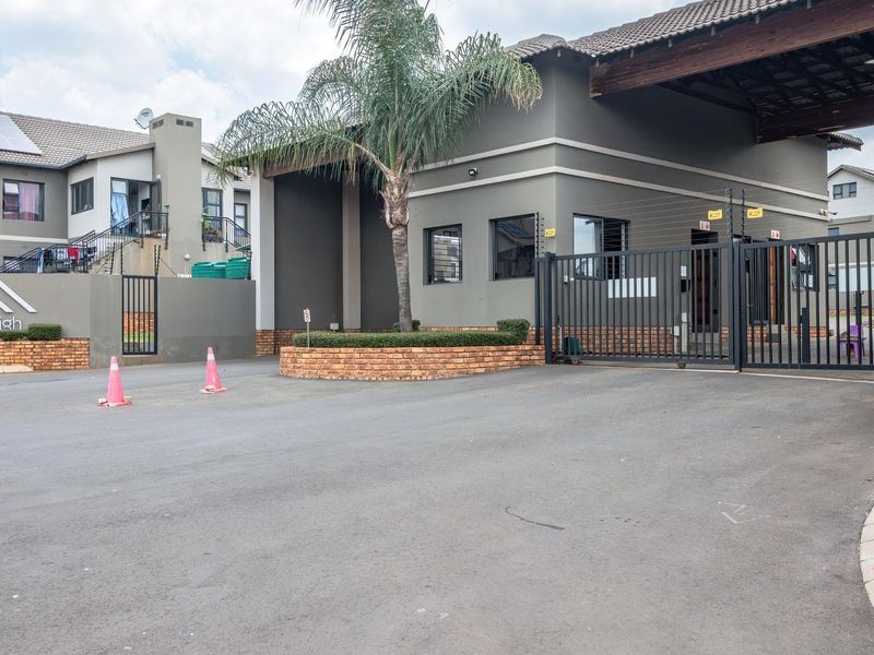 Townhouse For Sale in Brentwood Park AH, Benoni - Photo 2
