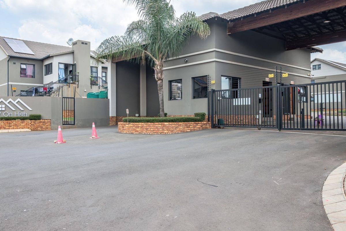 Townhouse For Sale in Brentwood Park AH, Benoni - Photo 2