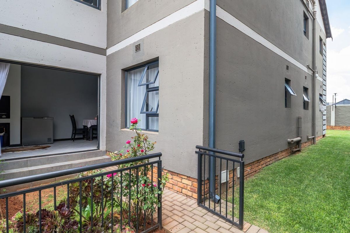 Townhouse For Sale in Brentwood Park AH, Benoni - Photo 5