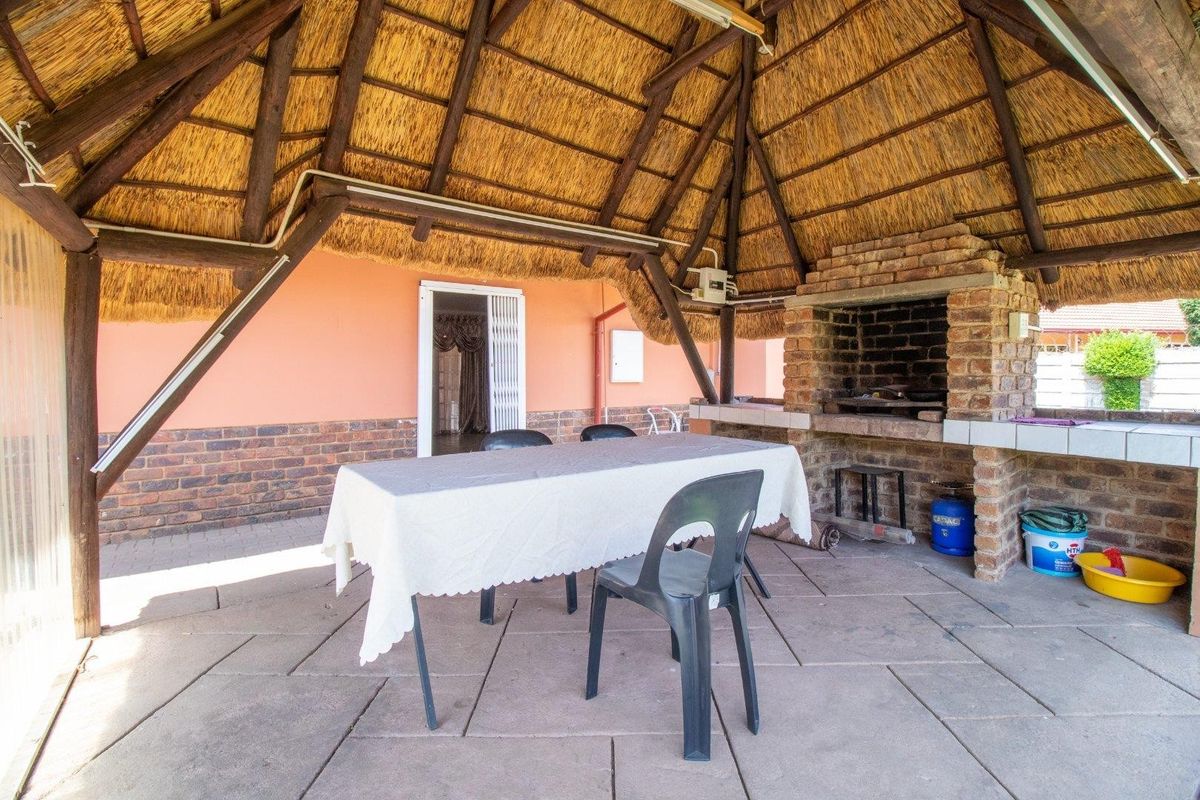 House For Sale in Bonaero Park, Kempton Park - Photo 3