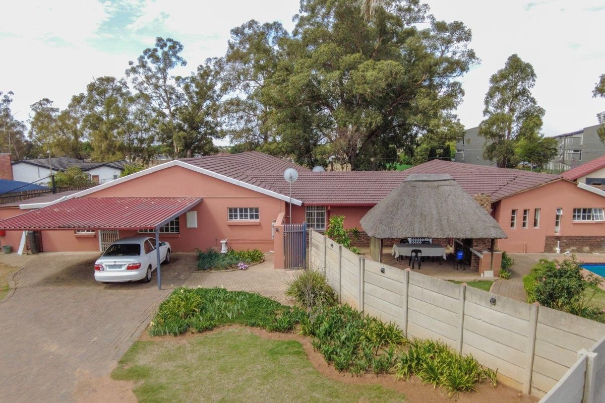 House For Sale in Bonaero Park, Kempton Park - Photo 2