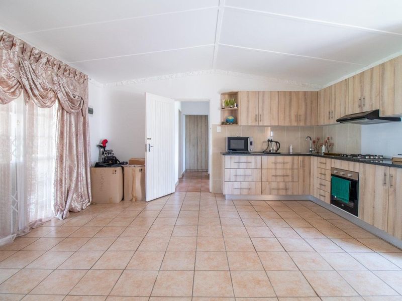 House For Sale in Bonaero Park, Kempton Park - Photo 10