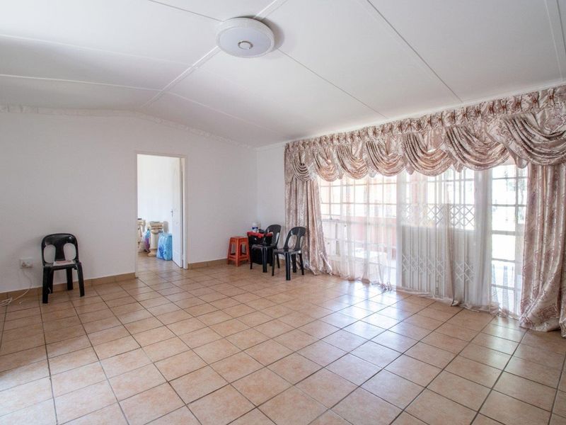 House For Sale in Bonaero Park, Kempton Park - Photo 9