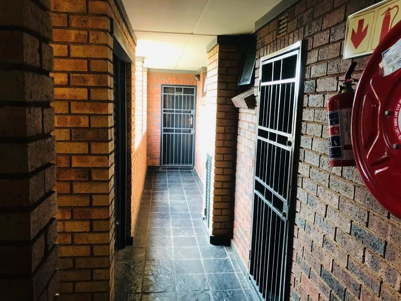 2 Bedroom Apartment For Sale in La Montagne, Pretoria Gauteng - Photo 7