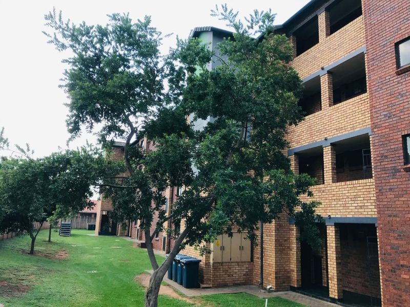 2 Bedroom Apartment For Sale in La Montagne, Pretoria Gauteng - Photo 4