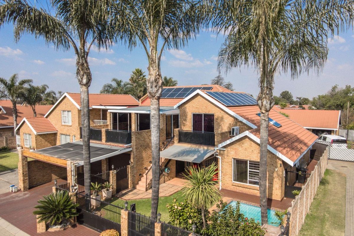 House For Sale in Bonaero Park, Kempton Park - Photo 2