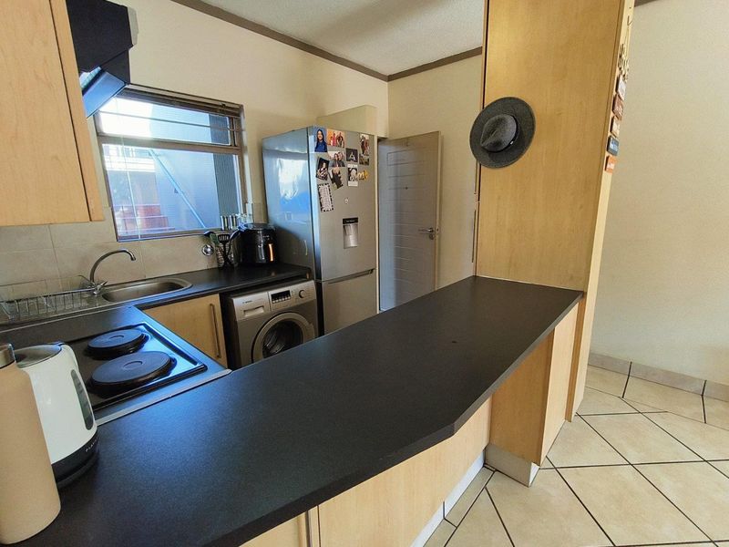 Apartment For Sale in Paulshof, Sandton - Photo 6