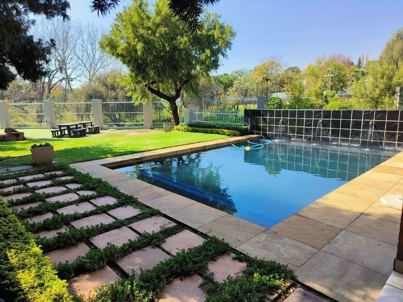Apartment For Sale in Paulshof, Sandton - Photo 1