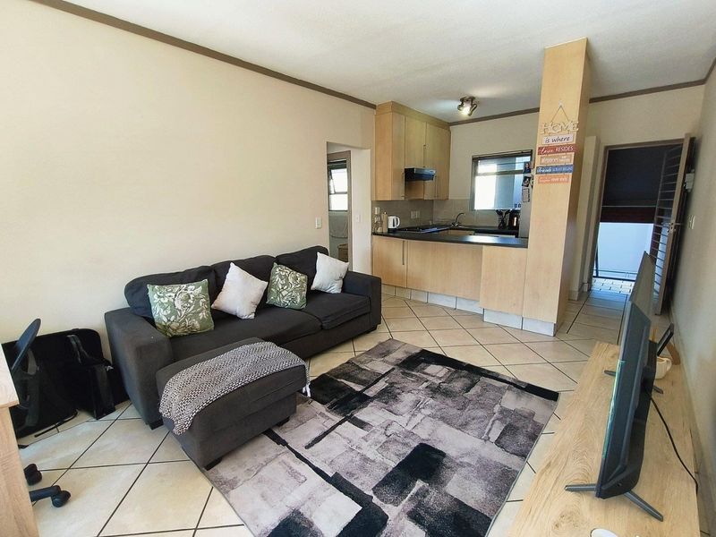 Apartment For Sale in Paulshof, Sandton - Photo 2