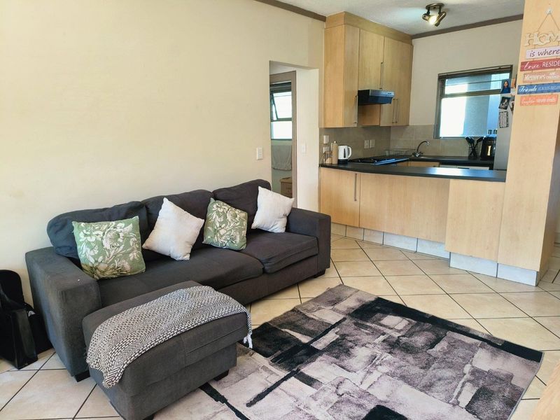 Apartment For Sale in Paulshof, Sandton - Photo 3