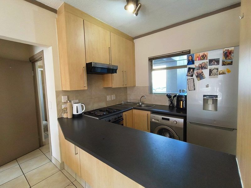 Apartment For Sale in Paulshof, Sandton - Photo 4