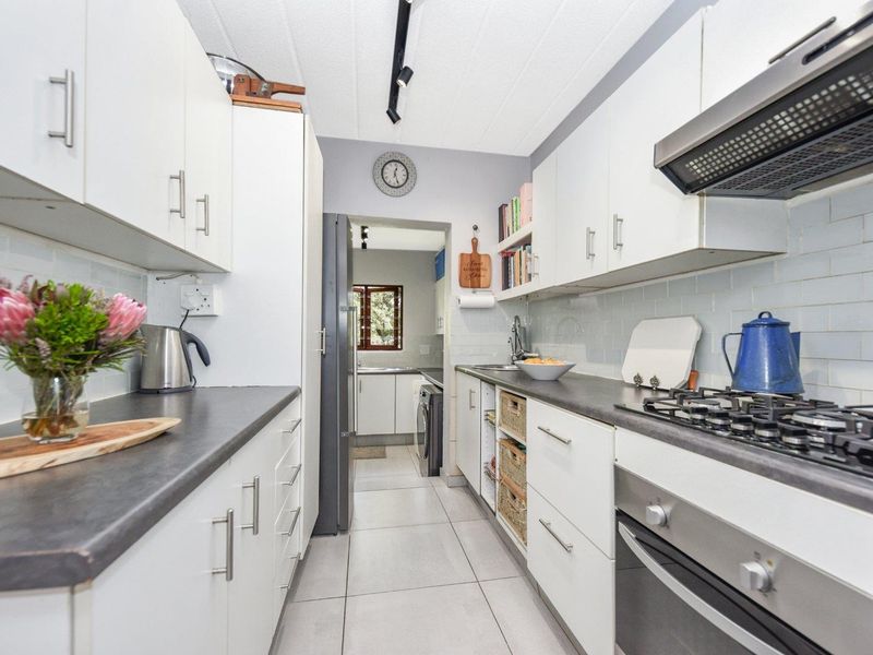 Townhouse For Sale in Jukskei Park, Randburg - Photo 9