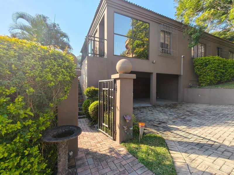 3 Bedroom Home with Pool, Solar and Exceptional Views in Exclusive Leopard Rock Complex - Photo 2