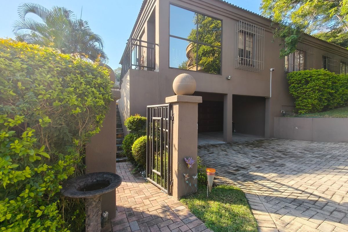 3 Bedroom Home with Pool, Solar and Exceptional Views in Exclusive Leopard Rock Complex - Photo 2