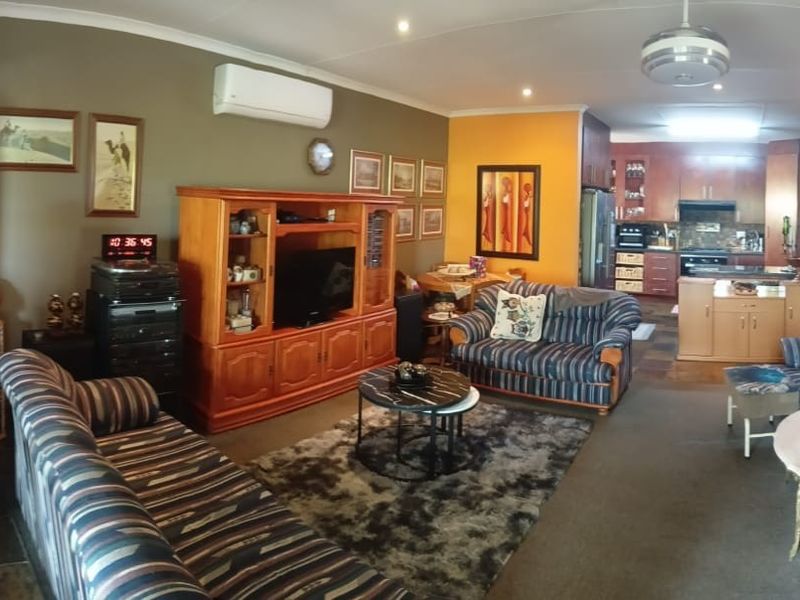 3 Bedroom Home with Pool, Solar and Exceptional Views in Exclusive Leopard Rock Complex - Photo 6
