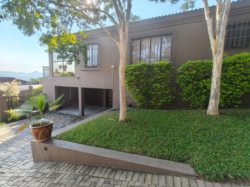 3 Bedroom Home with Pool, Solar and Exceptional Views in Exclusive Leopard Rock Complex - Photo 1