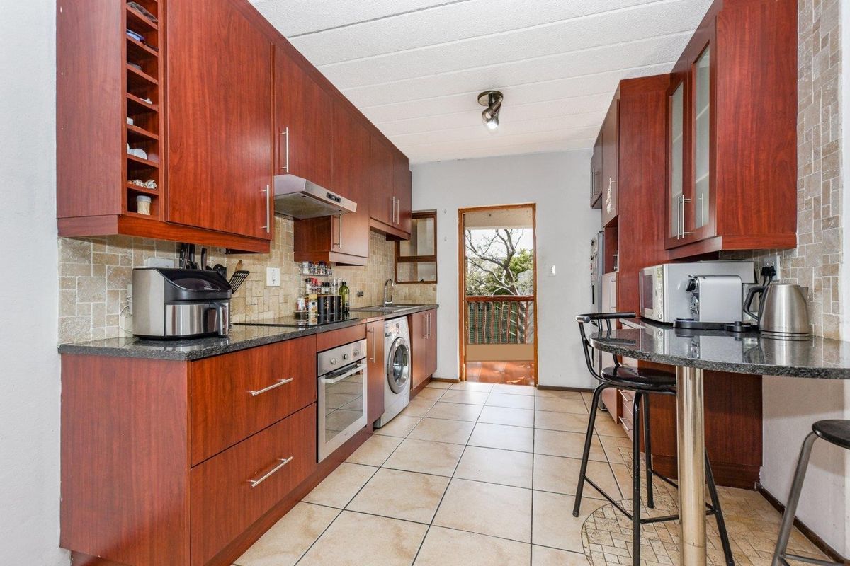 Resort-Style Living Meets Lock-Up-and-Go Ease - Photo 5