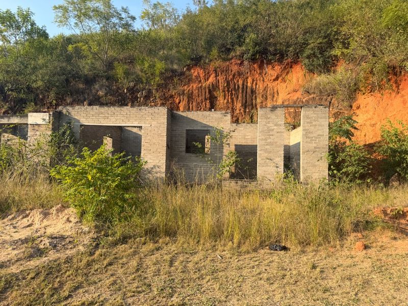 Unfinished house  For Sale in Drum Rock, Nelspruit - Photo 2